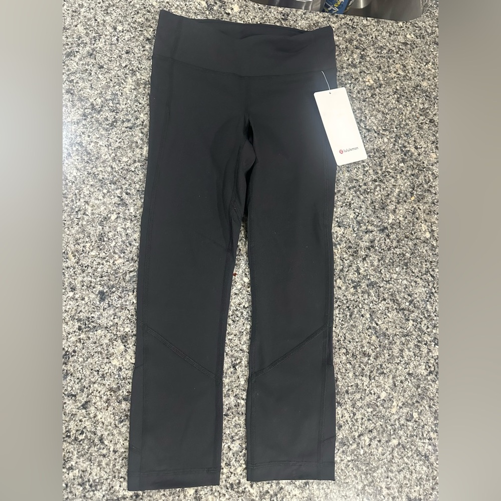 NWT lululemon pace rival crop 22”